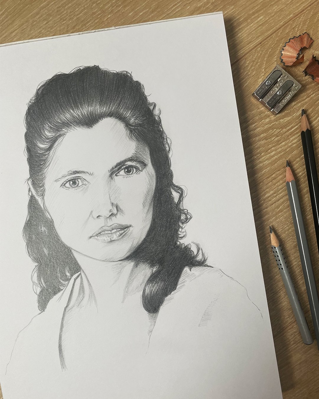 Portrait de profil au crayon graphite