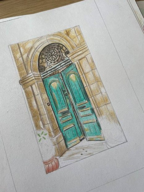 Porte ancienne verte dessinée aux crayons de couleur